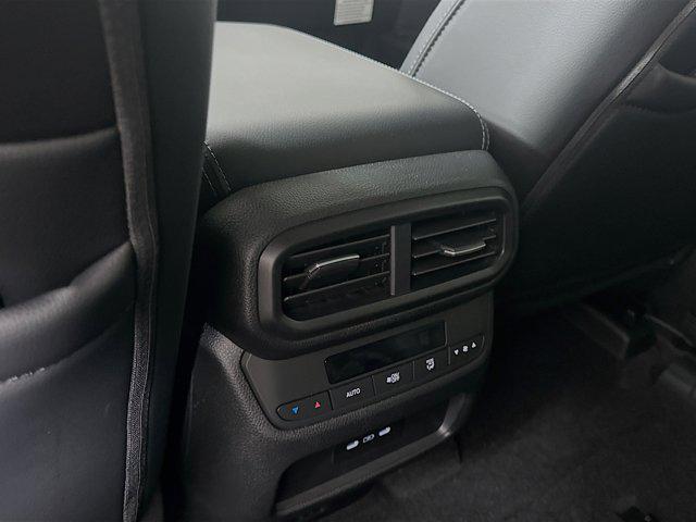 new 2025 Honda Pilot car, priced at $43,950