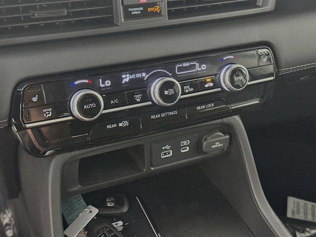 new 2025 Honda Pilot car, priced at $43,950