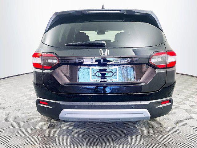 new 2025 Honda Pilot car, priced at $43,950