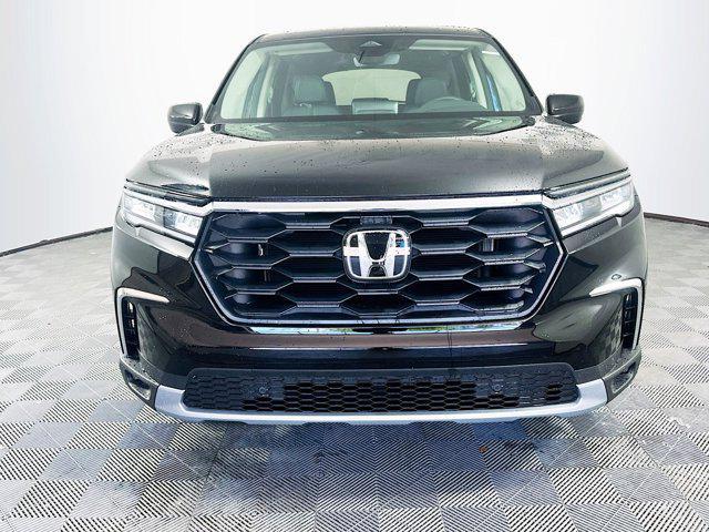 new 2025 Honda Pilot car, priced at $43,950