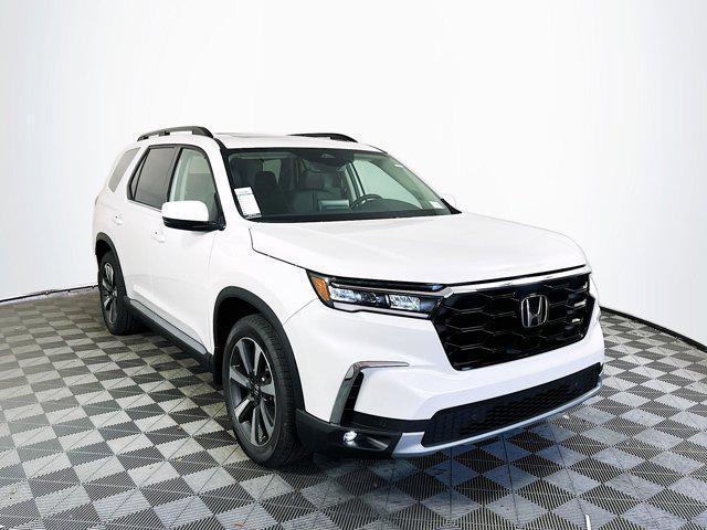 new 2025 Honda Pilot car, priced at $49,135