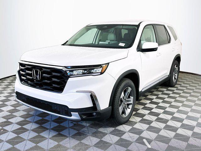 new 2025 Honda Pilot car, priced at $46,650