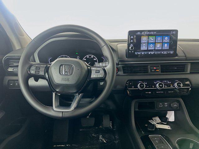 new 2025 Honda Pilot car, priced at $45,885