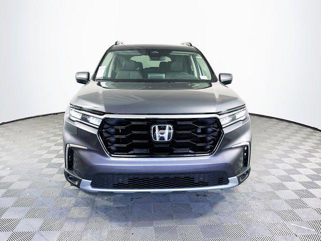 new 2025 Honda Pilot car, priced at $47,950