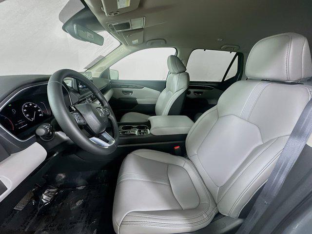 new 2025 Honda Pilot car, priced at $42,450