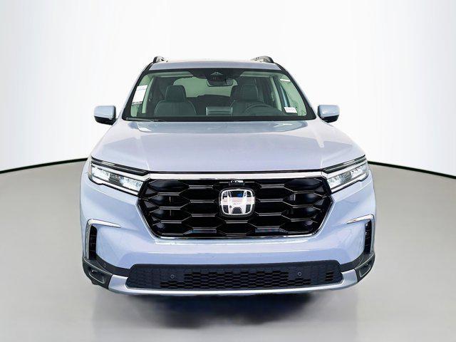 new 2025 Honda Pilot car, priced at $53,215