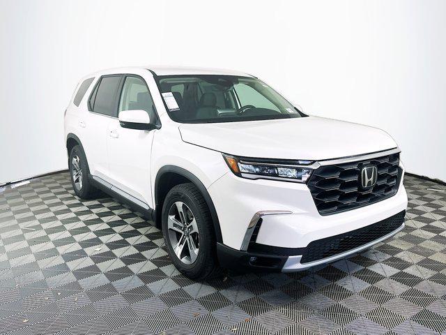 new 2025 Honda Pilot car, priced at $44,405