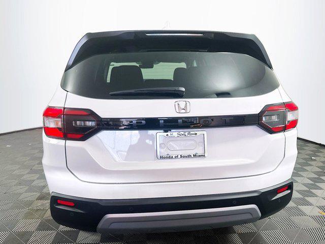new 2025 Honda Pilot car, priced at $44,405