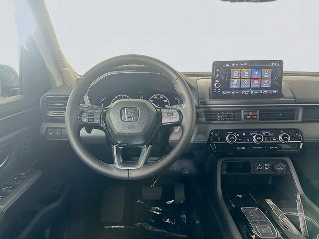 new 2025 Honda Pilot car, priced at $44,405