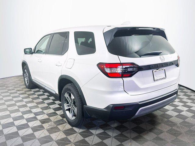 new 2025 Honda Pilot car, priced at $44,405