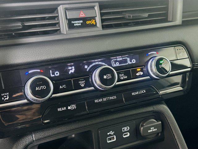 new 2025 Honda Pilot car, priced at $43,950