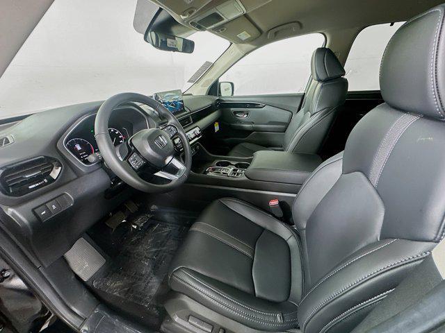 new 2025 Honda Pilot car, priced at $43,950