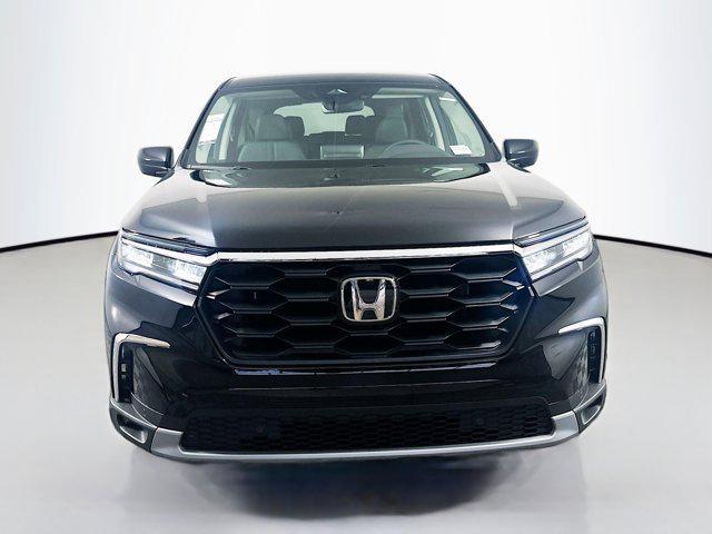 new 2025 Honda Pilot car, priced at $43,950