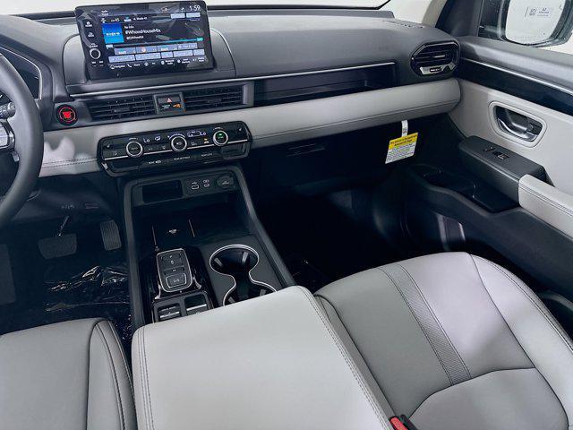 new 2025 Honda Pilot car, priced at $49,180