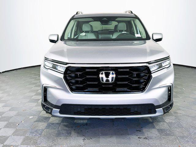 new 2025 Honda Pilot car, priced at $49,180