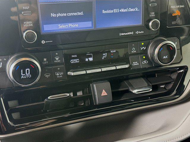 used 2022 Toyota Highlander car, priced at $34,152