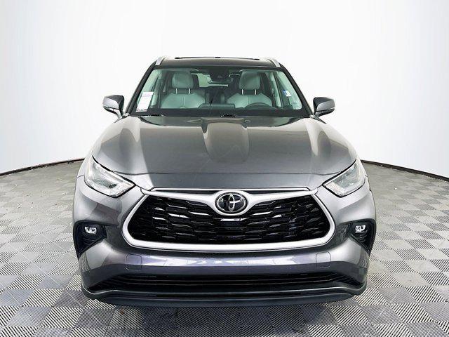 used 2022 Toyota Highlander car, priced at $34,152