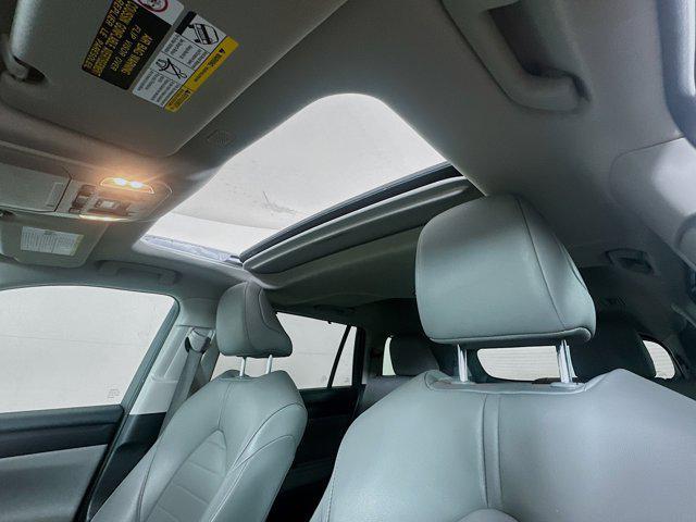 used 2022 Toyota Highlander car, priced at $34,152