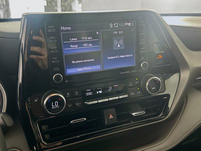 used 2022 Toyota Highlander car, priced at $34,152