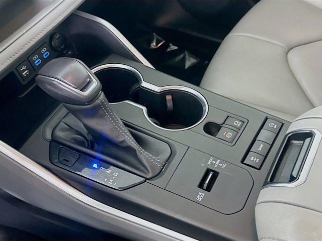 used 2022 Toyota Highlander car, priced at $34,152