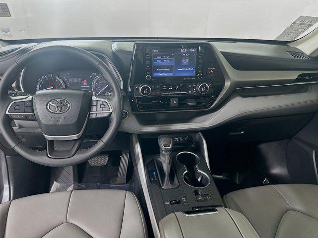 used 2022 Toyota Highlander car, priced at $34,152