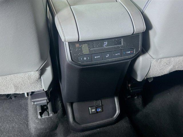 used 2022 Toyota Highlander car, priced at $34,152