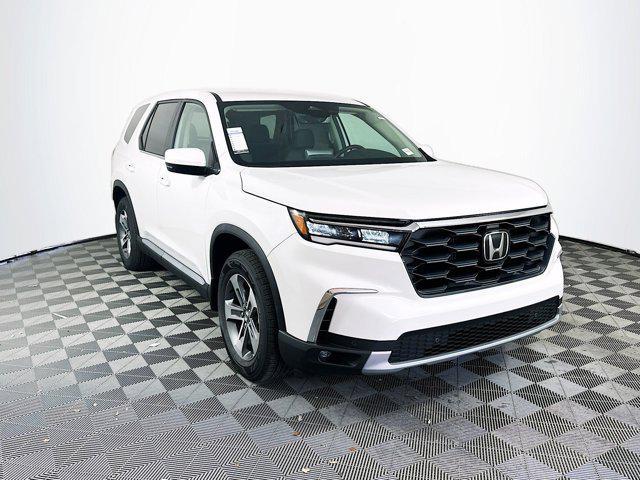 new 2025 Honda Pilot car, priced at $45,135