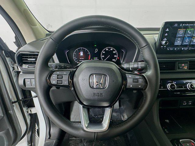 new 2025 Honda Pilot car, priced at $44,405