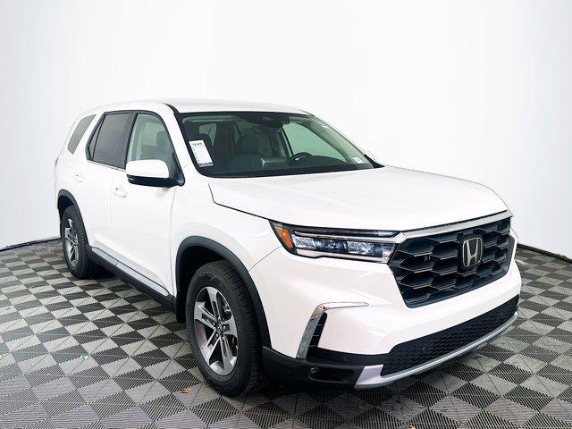 new 2025 Honda Pilot car, priced at $44,405