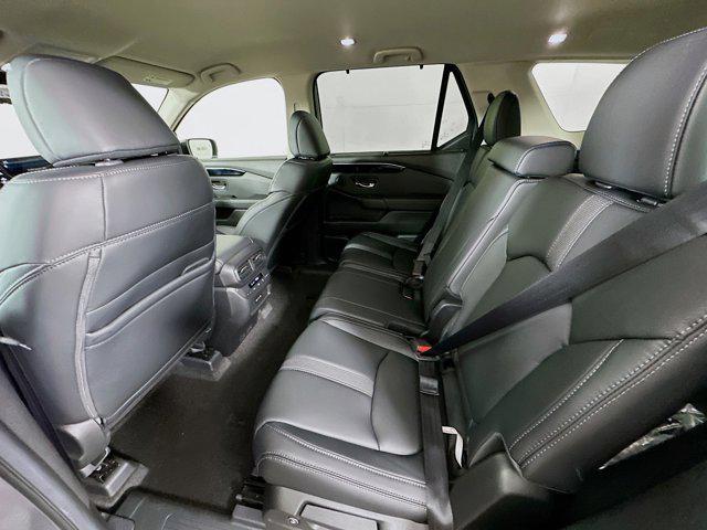 new 2025 Honda Pilot car, priced at $42,450