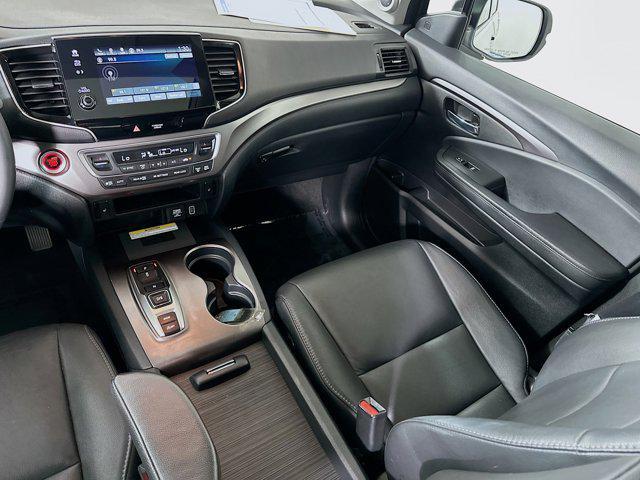 used 2022 Honda Pilot car, priced at $27,569