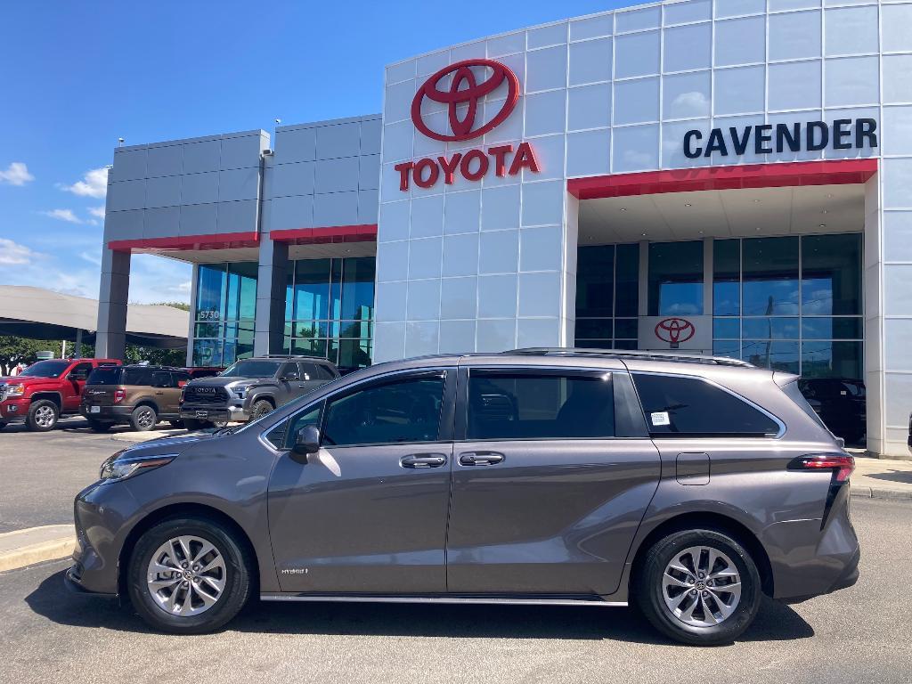 used 2021 Toyota Sienna car, priced at $31,995