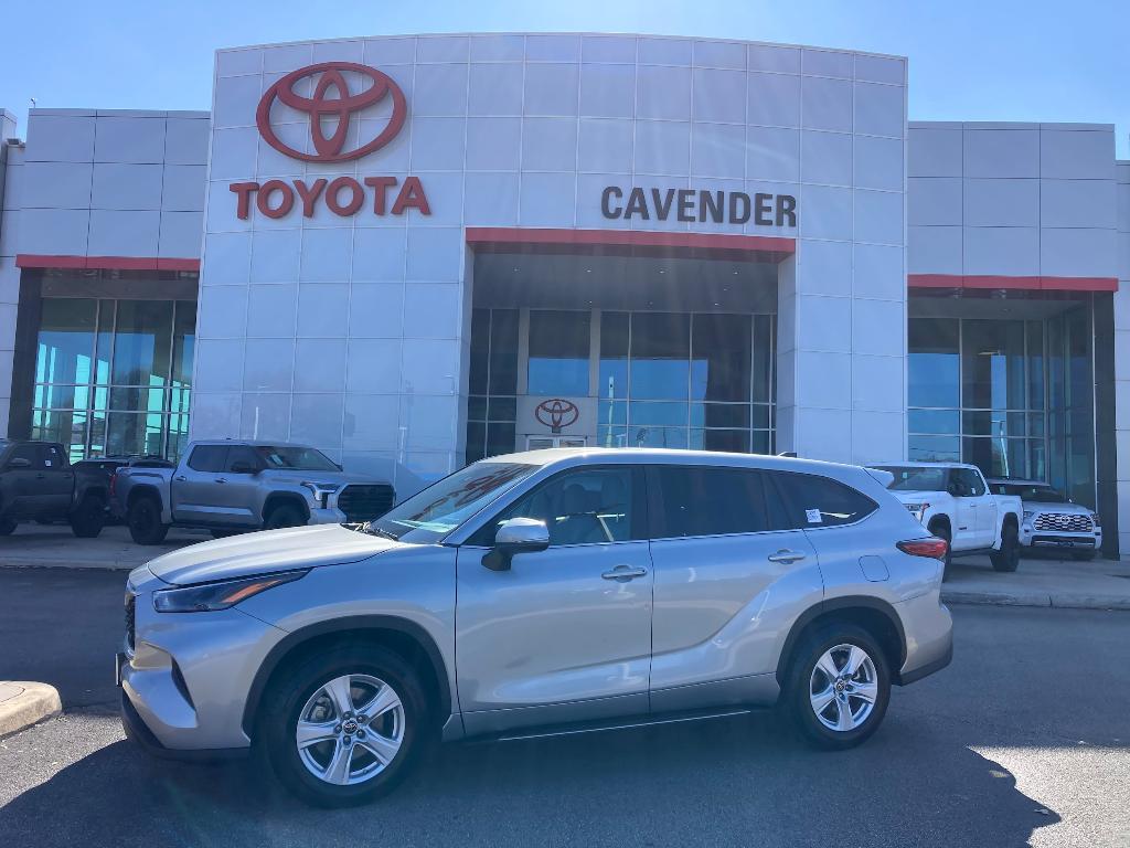 used 2023 Toyota Highlander car, priced at $33,991