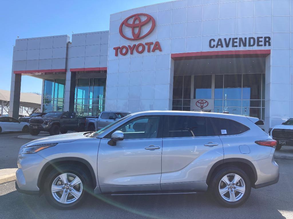 used 2023 Toyota Highlander car, priced at $33,991