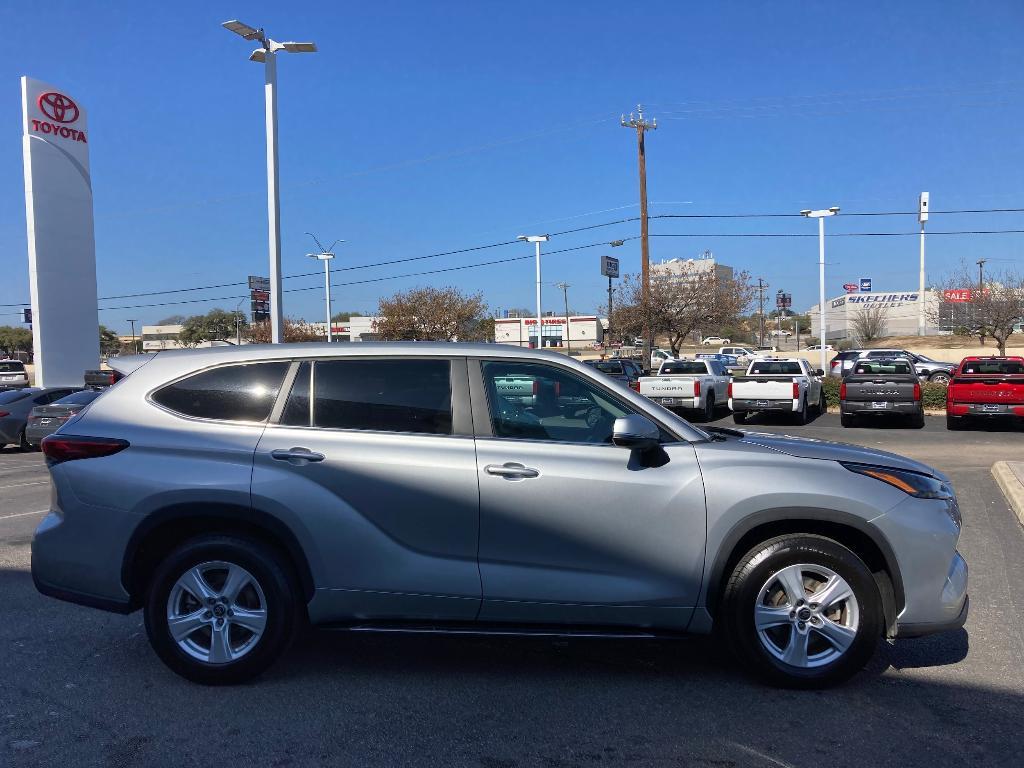 used 2023 Toyota Highlander car, priced at $33,991