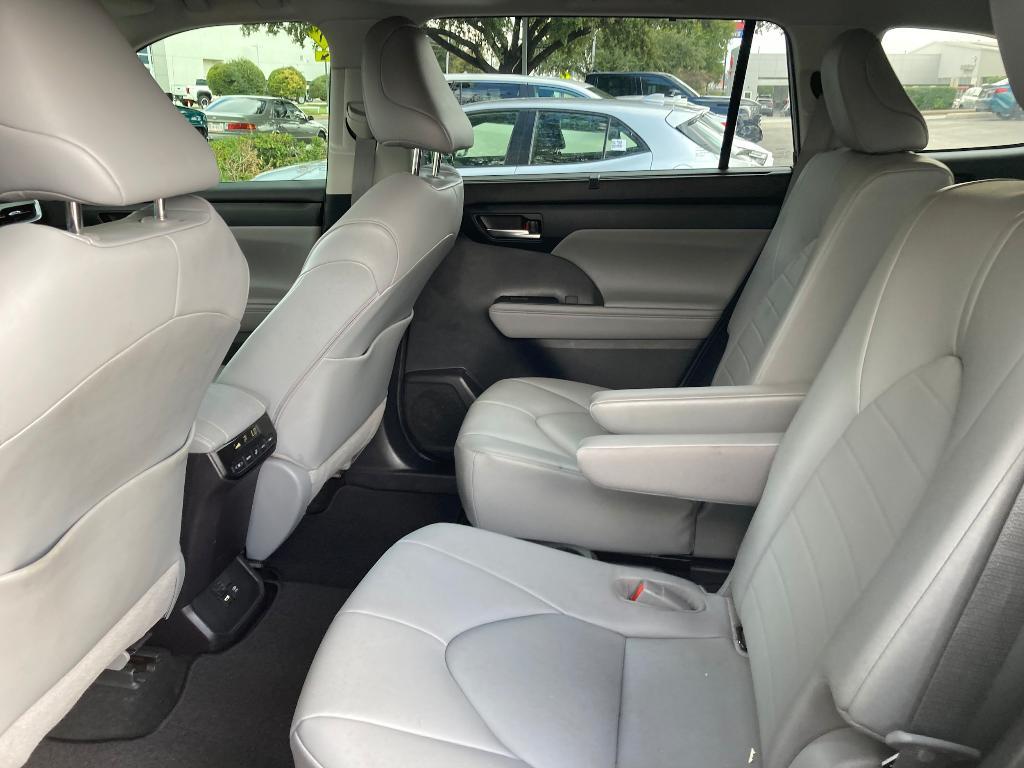 used 2020 Toyota Highlander car, priced at $28,795