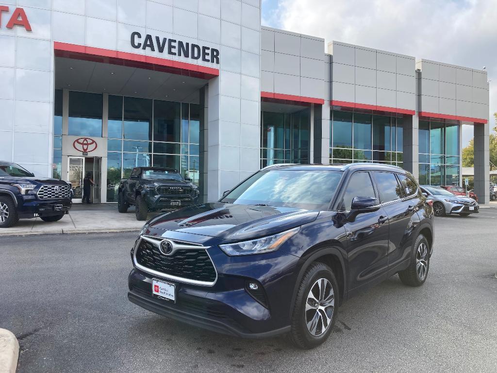 used 2020 Toyota Highlander car, priced at $28,795