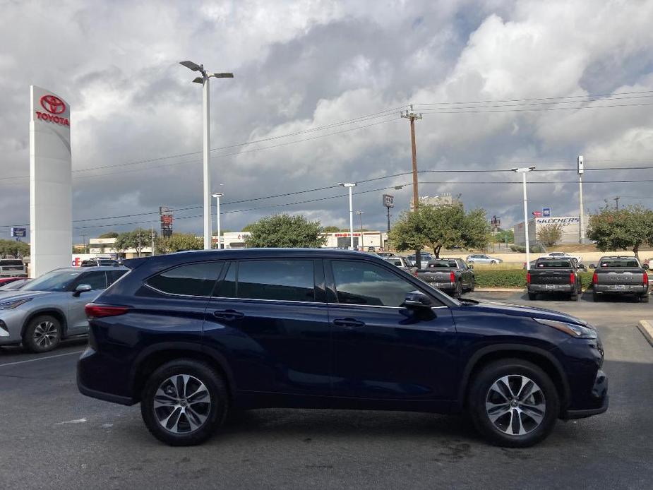 used 2020 Toyota Highlander car, priced at $28,795