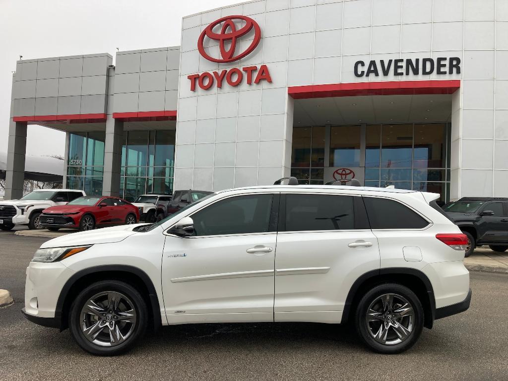 used 2017 Toyota Highlander Hybrid car, priced at $25,791