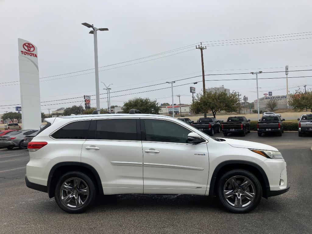 used 2017 Toyota Highlander Hybrid car, priced at $25,791