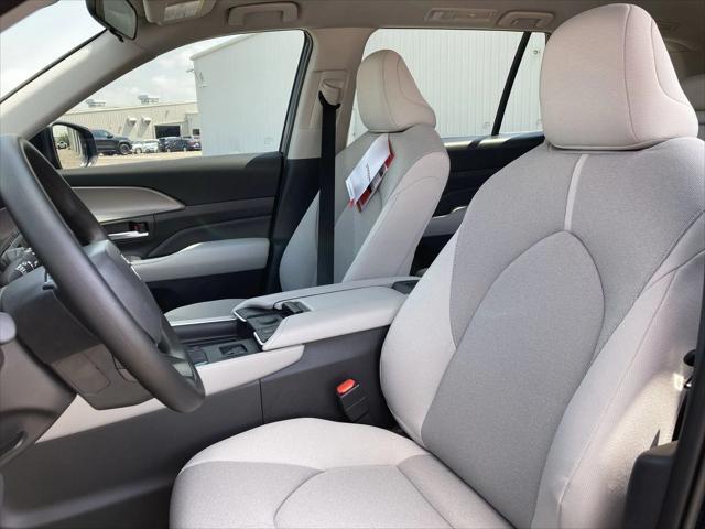 used 2025 Toyota Highlander car, priced at $44,993