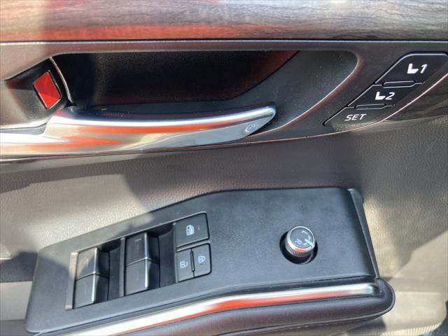 used 2020 Toyota Highlander Hybrid car, priced at $33,995