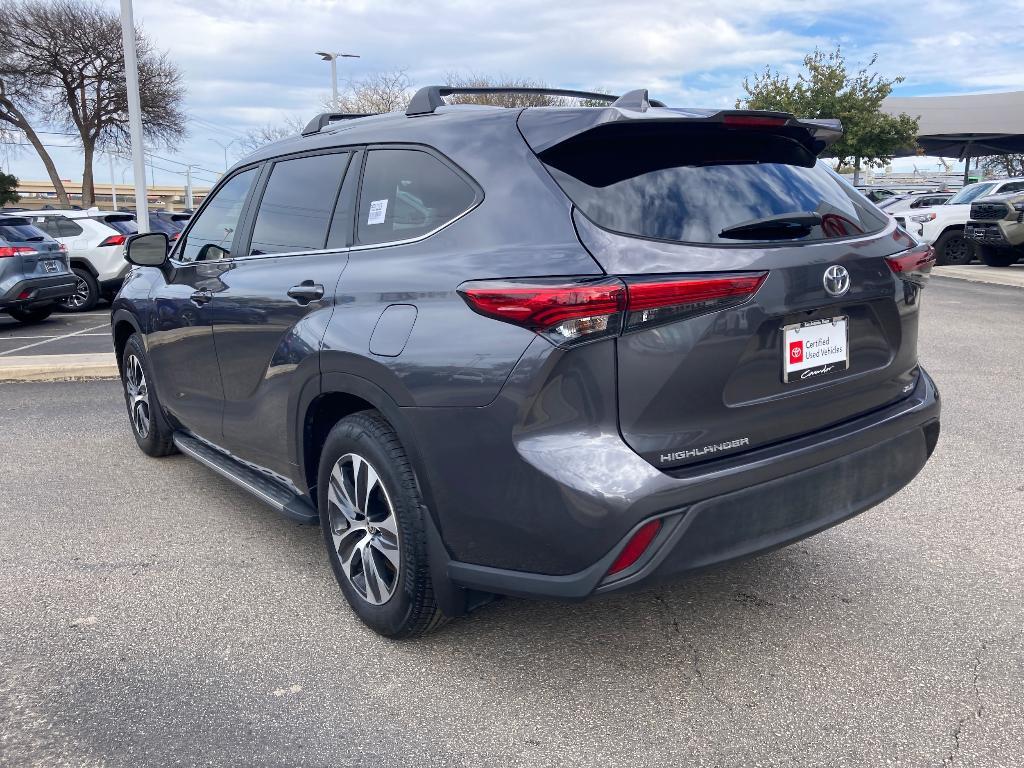 used 2023 Toyota Highlander car, priced at $36,991