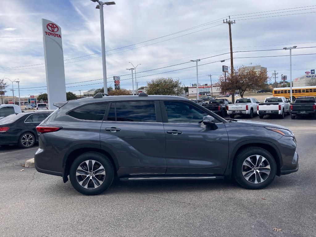 used 2023 Toyota Highlander car, priced at $36,991