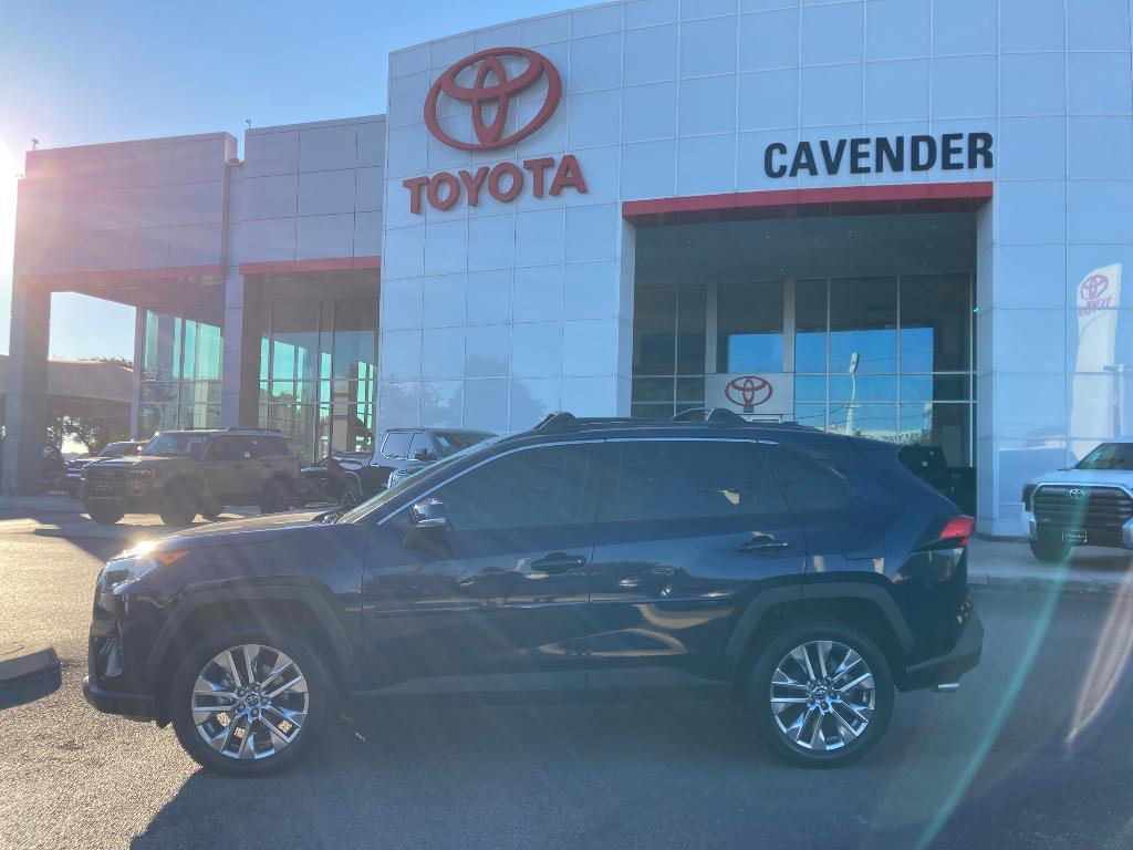 used 2020 Toyota RAV4 car, priced at $26,995