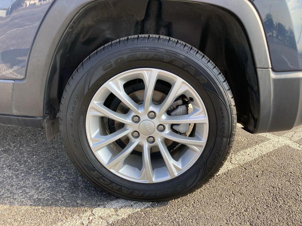 used 2019 Jeep Cherokee car, priced at $17,991
