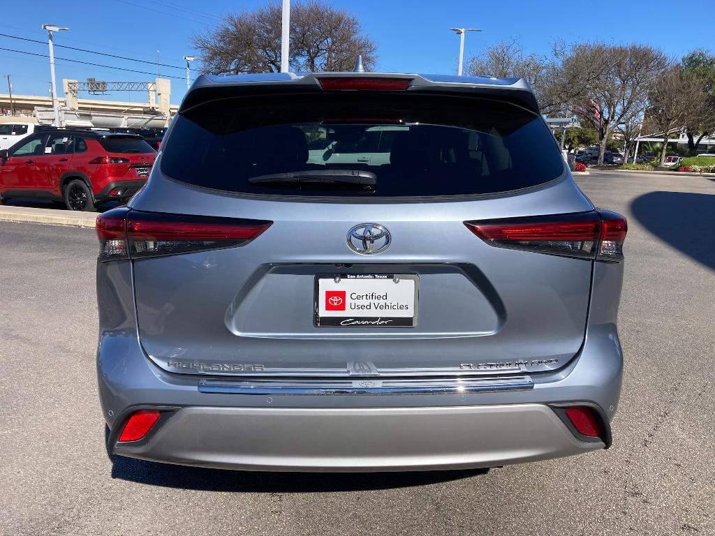 used 2021 Toyota Highlander car, priced at $39,995