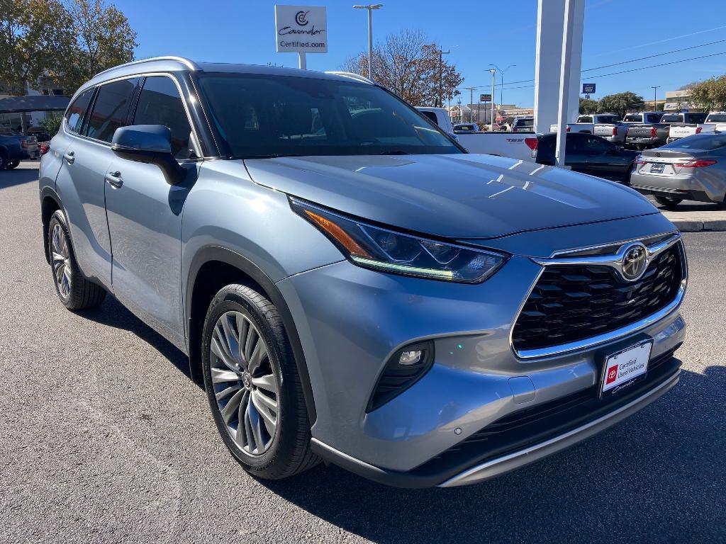 used 2021 Toyota Highlander car, priced at $39,995