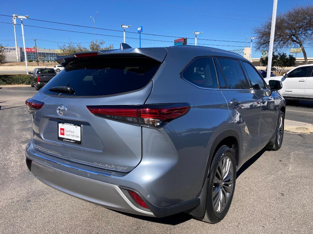 used 2021 Toyota Highlander car, priced at $39,995