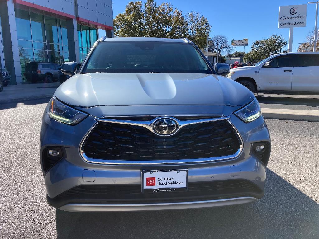 used 2021 Toyota Highlander car, priced at $39,995